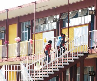 Triunfa Sección 22: contratan a normalistas