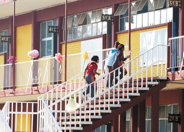 Triunfa Sección 22: contratan a normalistas