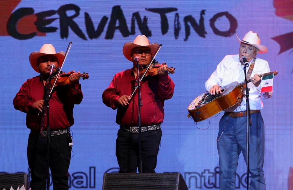 Los Leones de la Sierra de Xichú, el grupo de Guillermo Velázquez, se presente en el Festival Internacional Cervantino.
Foto: EL UNIVERSAL / Fernanda Rojas