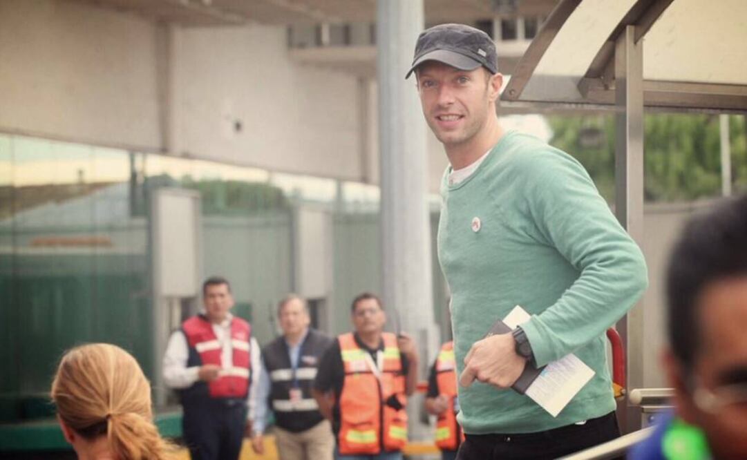 En imágenes que compartió en Twitter el aeropuerto de Toluca, se ve a los integrantes del grupo relajados y sonrientes. FOTO: Twitter/@VuelaToluca.