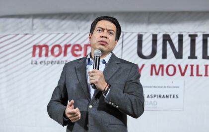 Puebla recibe con “fuego amigo” a Mario Delgado; le gritan "traidor"