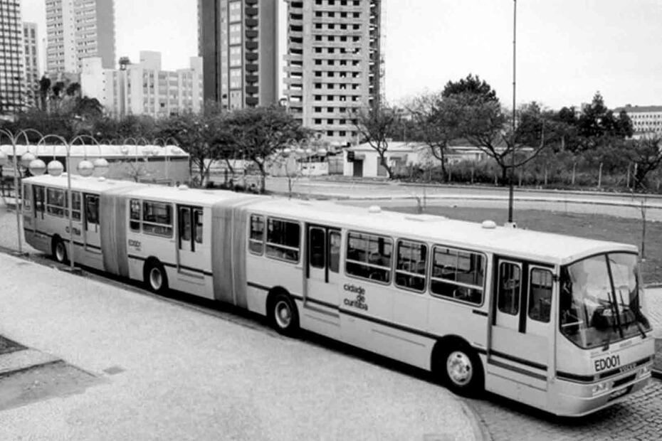 El primer sistema BTR es la Red Integrada de Transporte en Curitiba, Brasil, que entró en servicio en 1974, estableciendo un nuevo formato de transporte. Foto: Prefeitura Municipal de Curitiba/ Especial.