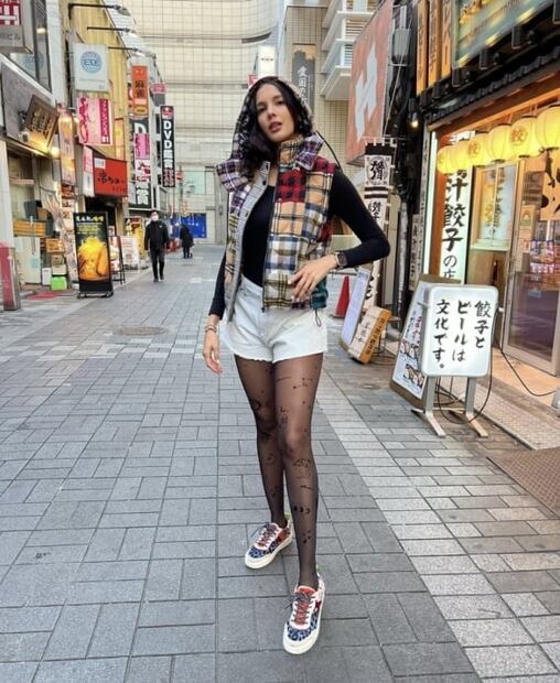 Suegra de Luisito Comunica modela outfit de su hija Arisita