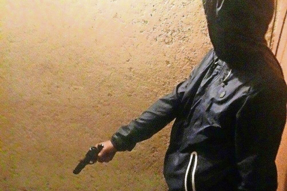 En sus perfiles publican frases de reflexión y presumen hasta armas de fuego y drogas; además de que en esos espacios narran sobre sus atracos (CORTESÍA)