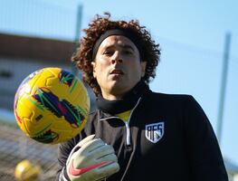 Guillermo Ochoa: Horarios y canales para ver EN VIVO al mexicano luchar por no descender; hoy, sábado 17 de mayo