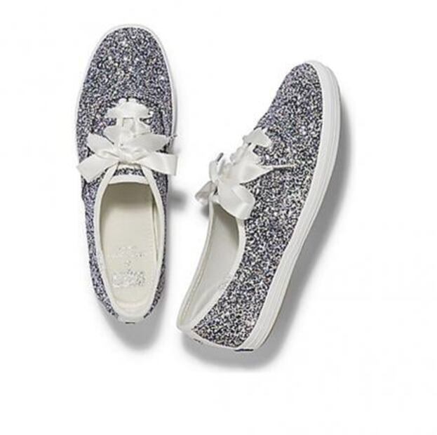 Tenis y sandalias que las millennials querrán en su boda