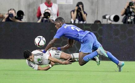 Finaliza con éxito cirugía a 'Chicharito' Hernández