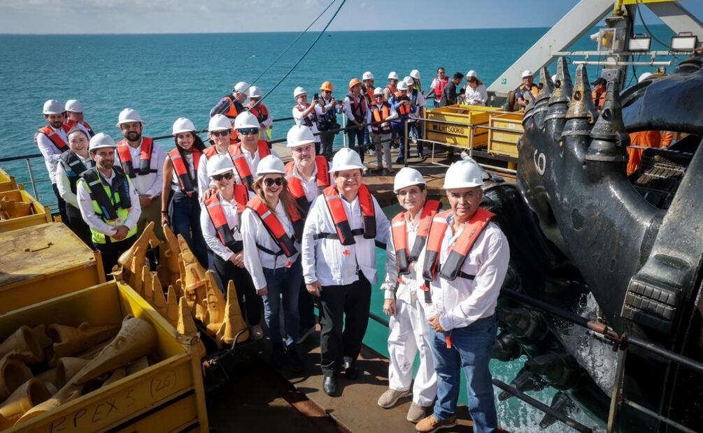 Gobernador de Yucatán visita buque draga Fernando de Magallanes (25/11/2025). Foto: Especial