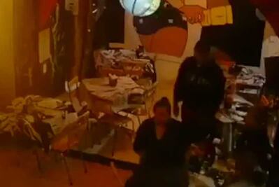 Roban a comensales de restaurante en la Portales