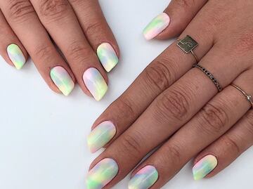 Uñas en forma de labial: lo último en nail art
