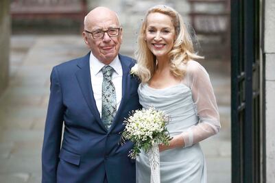 Murdoch y Hall se casan en “la iglesia de los periodistas”