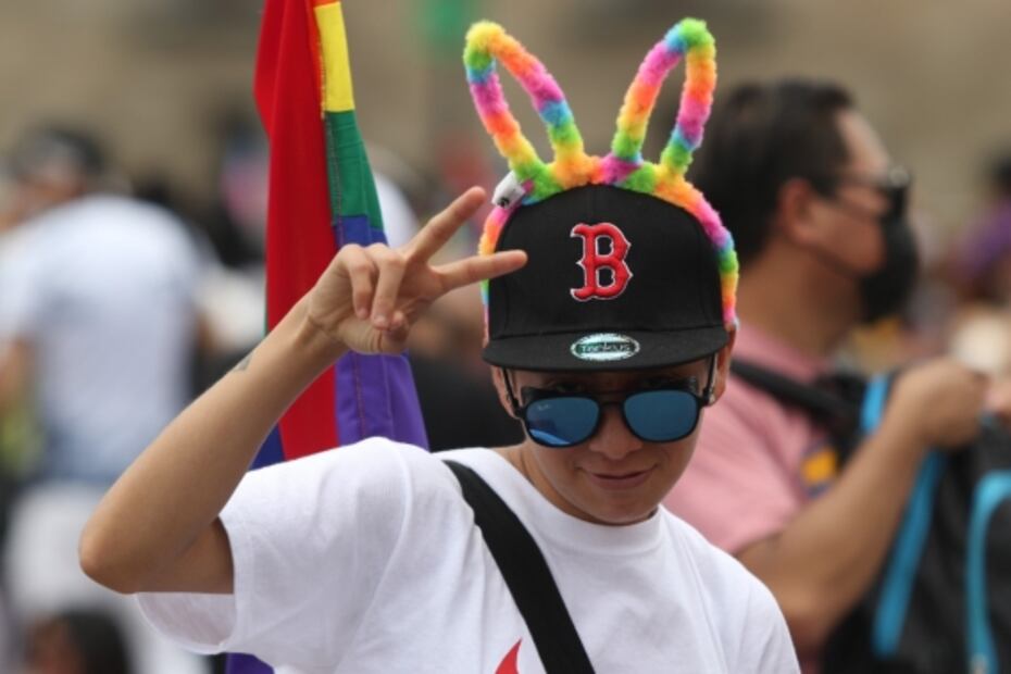 Crónica. Marchan por el orgullo con alegría, reclamos por injusticias... y también con cubrebocas