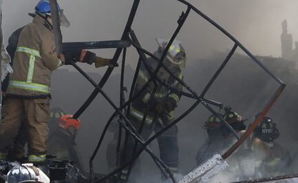 Cámaras captan accidente aéreo en Toluca; videos muestran caída del jet segundos antes de la explosión