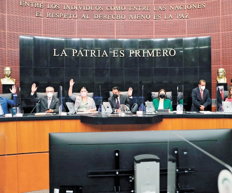 En el pleno de la Comisión Permanente, Morena cerró filas con el Presidente, y el PRI y MC criticaron su injerencia en las elecciones. Foto: ESPECIAL