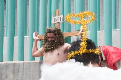 Participan más de 30 reos en representación de la Pasión, Muerte y Resurrección de Cristo en penal de Tenango del Valle 