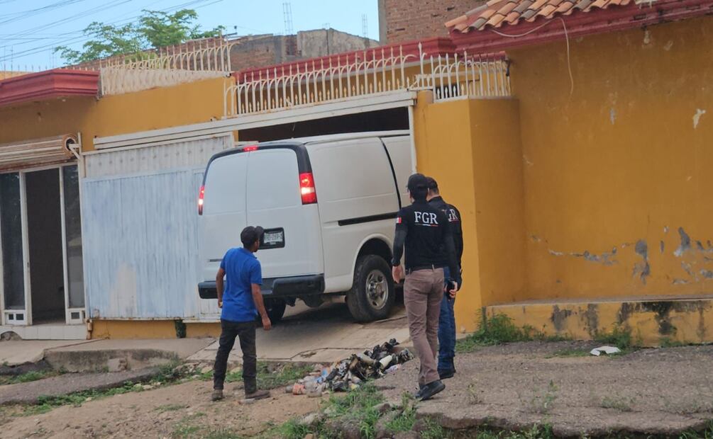 Operativo en Los Huizaches, Sinaloa; aseguran vehículos blindados, armas y granadas. Foto: Especial