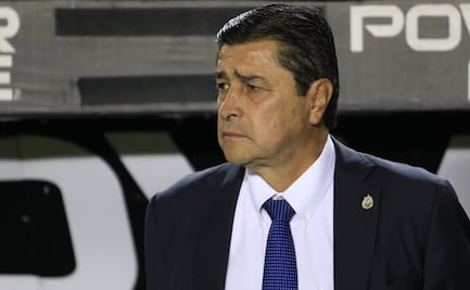 Luis Fernando Tena, con pobres resultados en Chivas