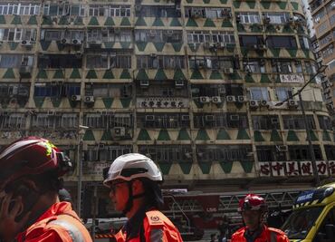 Incendio en edificio residencial de Hong Kong deja al menos 5 muertos y más de 40 heridos