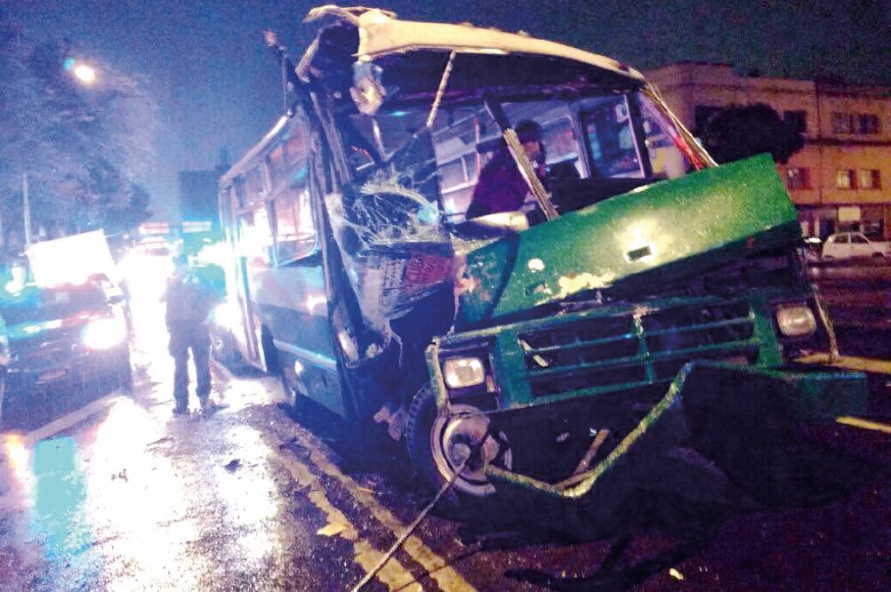 De acuerdo con datos del Inegi, en la Ciudad de México se realizan 21.6 millones de viajes diarios, de los cuales, 44% suceden en colectivos (ESPECIAL)