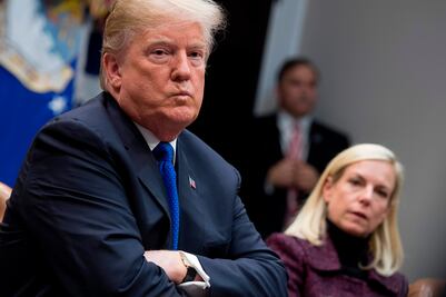 Casa Blanca prohíbe usar celulares personales en el entorno de Trump