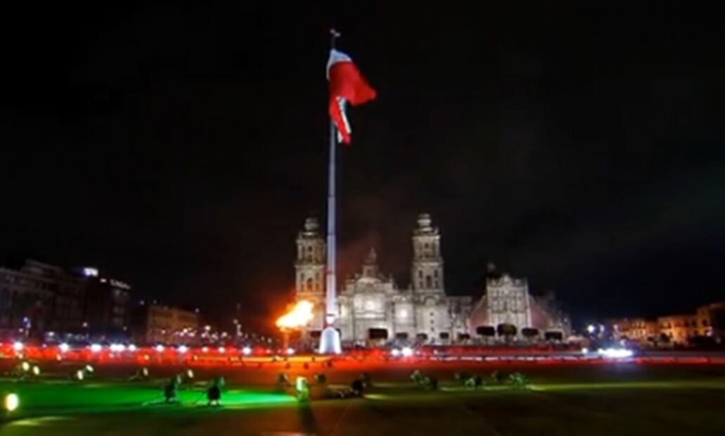 AMLO da El Grito en un Zócalo vacío