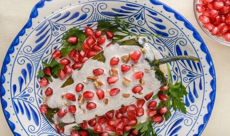 ¿Cuántas calorías tiene un chile en nogada?