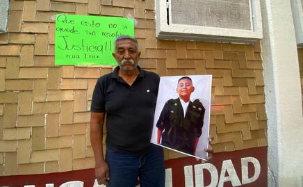“Mi niño portaba con mucho orgullo su trajecito, soñaba con ser militar"; abuelo de Erik exige justicia
