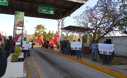 Integrantes del FPR toman caseta de peaje en la autopista Oaxaca-Cuacnopalan; exigen obras de electrificación para 6 comunidades