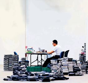 Granjas de bots, un arma sutil contra la democracia