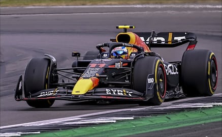 ¡Hazaña de Checo Pérez! Sube al podio en un dramático Gran Premio de Gran Bretaña