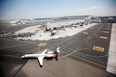 Reportan robo en el AICM… ¡De un avión!