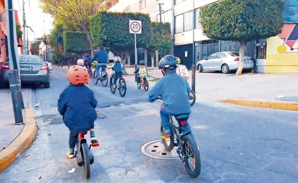 Las fundadoras de este movimiento en la Ciudad de México pretenden que esta opción de traslado al colegio se consolide y tengan más infraestructura. (17/02/2025) Foto: Araceli Martínez | El Universal