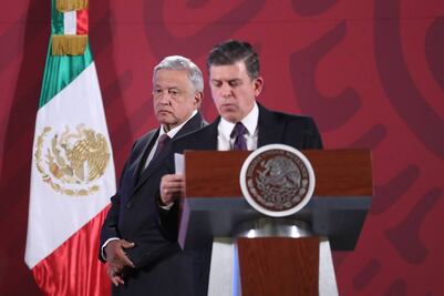 Funcionaria de Chihuahua impide colocar sellos de clausura en su gasolinera