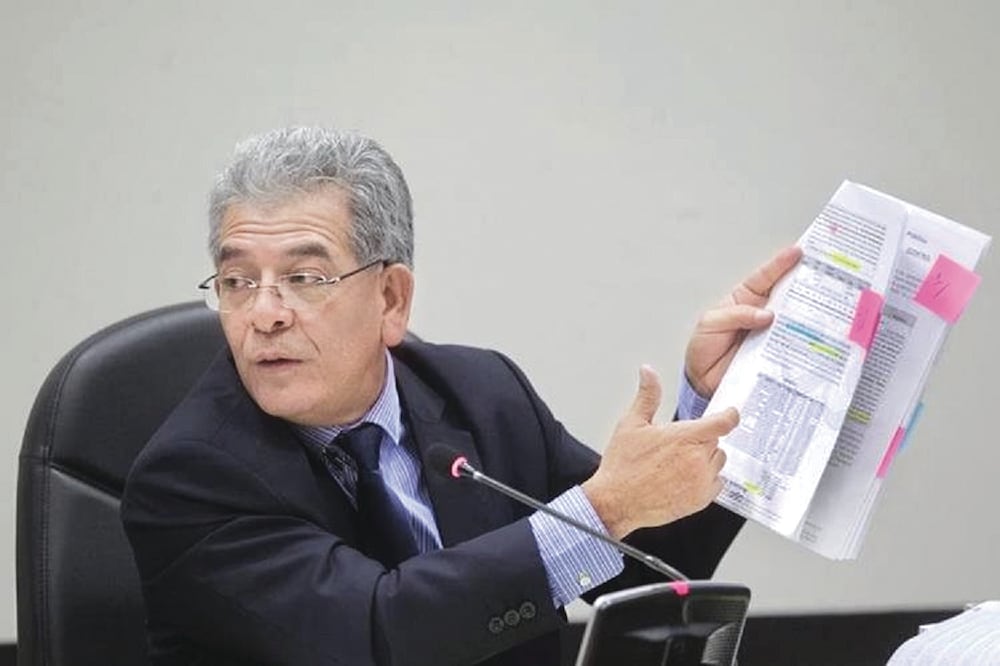 Ordenan aprehensión de presidente de Guatemala