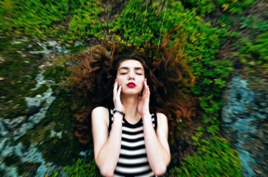 Qué pasa si duermes con el pelo recogido