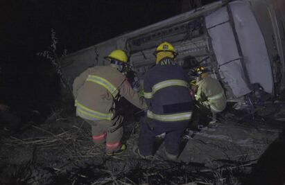 Tráiler choca a autobús de pasajeros en autopista Veracruz-Coatzacoalcos