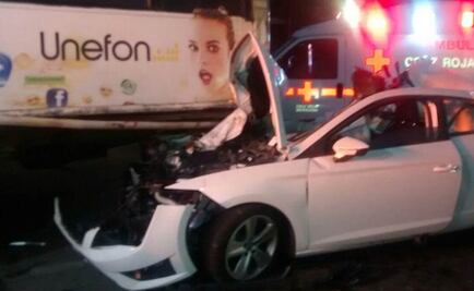 Muere uno tras choque de auto con autobús en Periférico