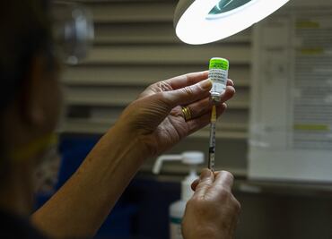 La eficacia de la vacuna de Moderna supera los seis meses y no requiere una tercera dosis