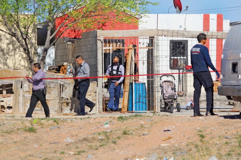 Seis personas fueron asesinadas dentro de un domicilio en el fraccionamiento Senderos de San Isidro, en las calles Senderos Federico de la Vega y Senderos Telma, en Ciudad Juárez. (NACHO RUIZ. CUARTOSCURO)