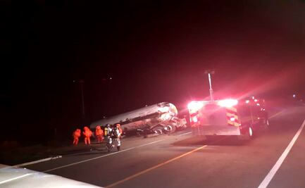 Vuelca pipa con amoniaco en autopista Siglo 21; hay 4 muertos 