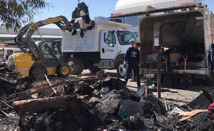 Incendio consume 40 puestos ambulantes en inmediaciones del Mercado Tacuba