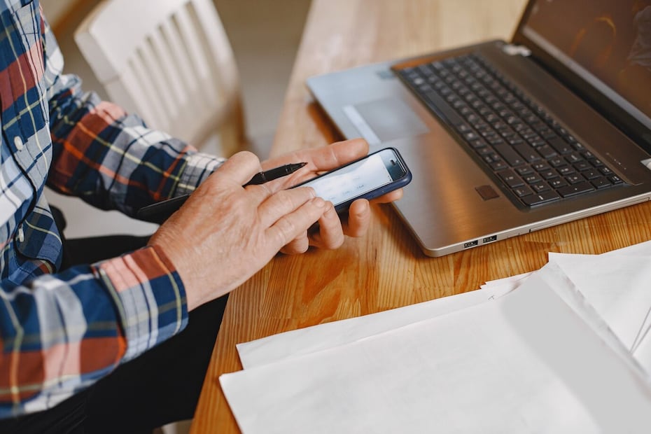 Utiliza el escáner que ofrece WhatsApp para digitalizar tus documentos. Foto: Freepik