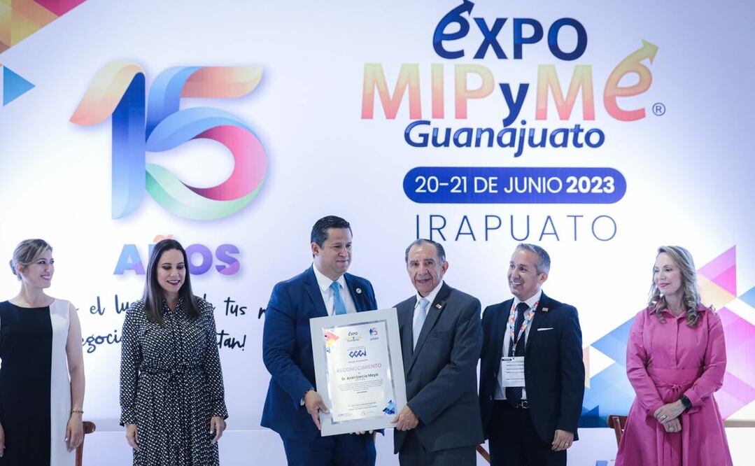 Rodríguez Vallejo reconoció a las 31 empresas compradoras y 80 proveedoras que están participando la Expo MIPYME Guanajuato. Foto: Especial