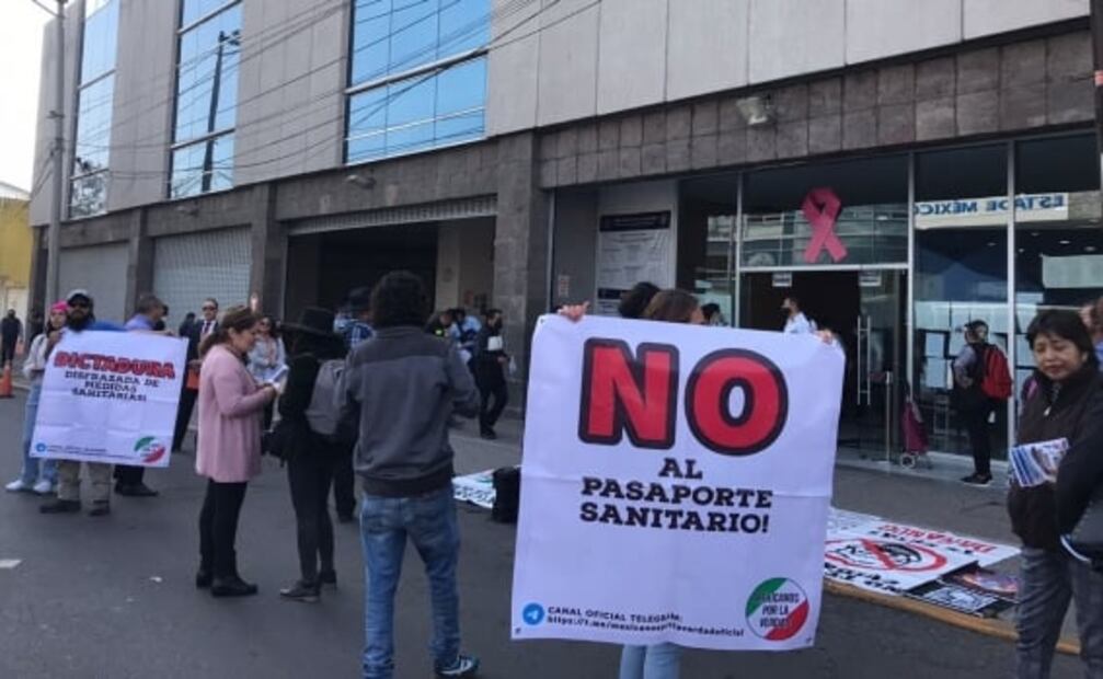 “¡No a la vacunación. Menos a los niños!”, se manifiestan en Naucalpan contra los biológicos anticovid para menores