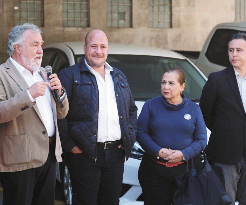 Autoridades entregaron ayer 17 vehículos a la Comisión de Búsqueda de Personas de Jalisco para facilitar sus tareas. ESPECIAL