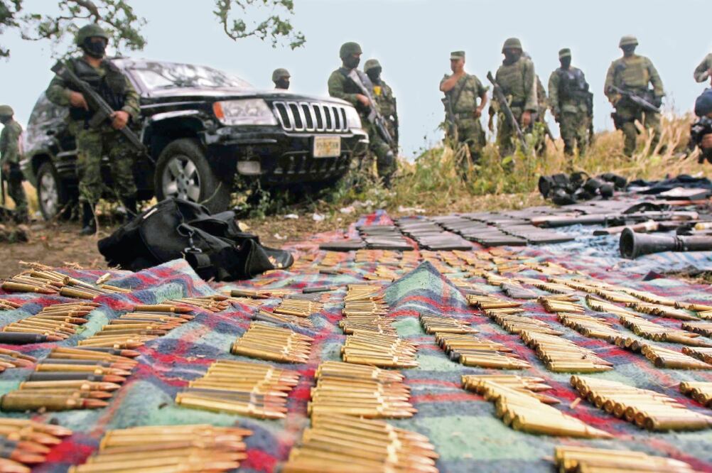 En un operativo de desarme realizado en Veracruz en 2012, la Secretaría de la Defensa Nacional decomisó cerca de 354 cartuchos de diversos calibres (FOTOS: ARCHIVO EL UNIVERSAL)