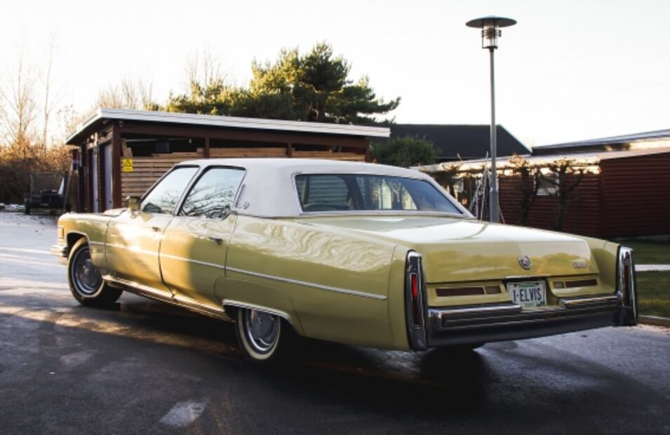 A subasta Cadillac de Elvis Presley con su firma