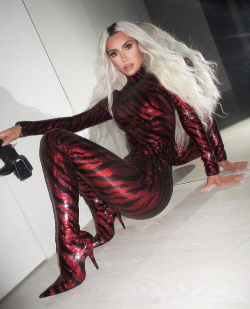 Zendaya causa furor en catsuit con transparencias Valentino