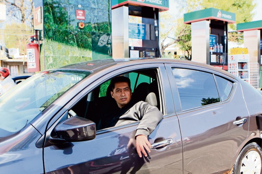 Automovilistas dicen que no han notado la diferencia de los precios de las gasolinas en las diferentes zonas tarifarias que hay en la Ciudad de México, porque es más preocupante cómo les ha afectado el alza a sus bolsillos (NADYA MURILLO. EL UNIVERSAL)