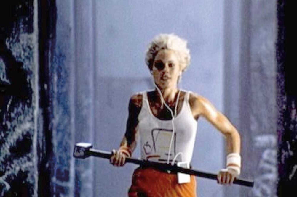 El comercial de Apple, haciendo alusión a la novela de Orwell, 1984 (TOMADA DE YOUTUBE)